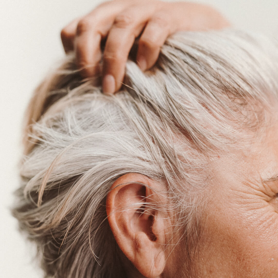 Si recuperano i capelli caduti in menopausa?