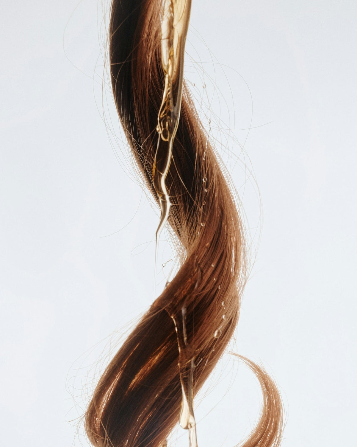 Siero per capelli fini: come scegliere il migliore per donare forza e volume