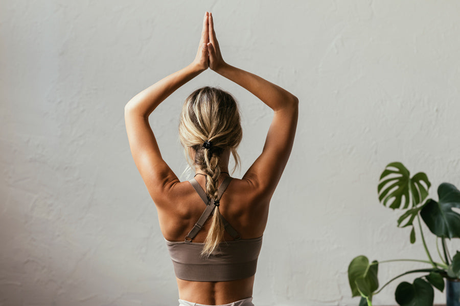 ¿El yoga influye en tu salud capilar? - Blog Olistic