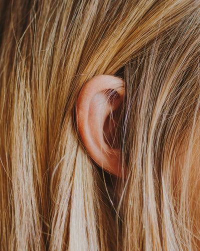 Caduta dei capelli in primavera: è normale e cosa si può fare?